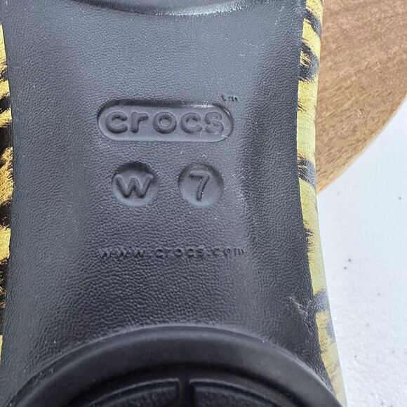 Crocs Ballet Flats Womens 7 Beige Animal print Slip on Casual Comfort - Picture 9 of 10